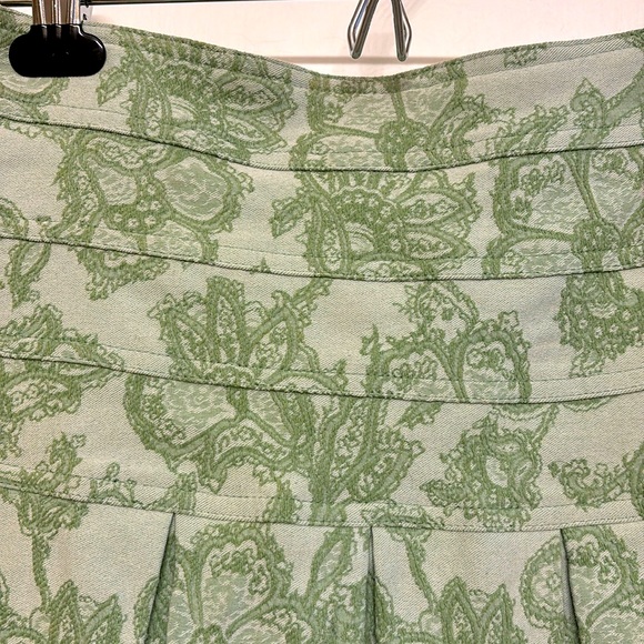Kenzie Light Green Pleated Skirt Size 6 - Picture 3 of 7